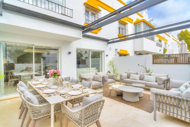 4 soveværelse Semi-Rækkehus til salg i Lomas De Marbella, Marbella med swimmingpool garage - € 2.600.000 (Ref: 8942563)