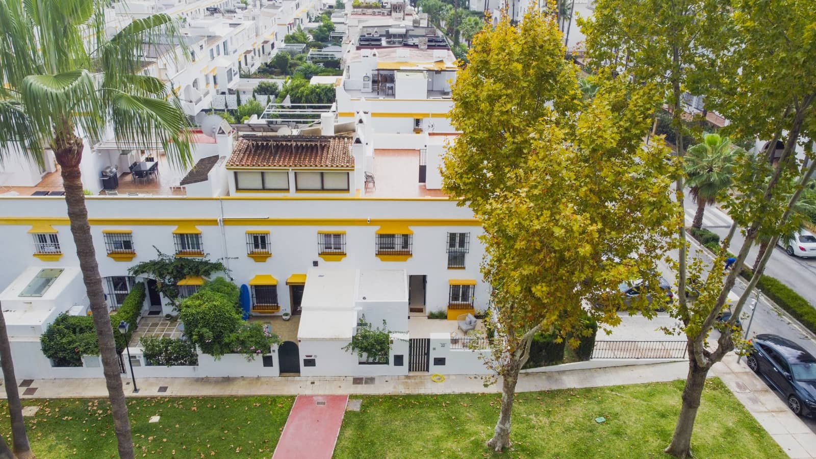 4 soverom Kjedet enebolig til salgs i Marbella med svømmebasseng garasje - € 2 600 000 (Ref: 8942563)