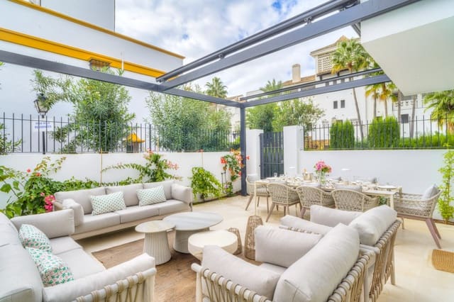 4 soveværelse Semi-Rækkehus til salg i Lomas De Marbella, Marbella med swimmingpool garage - € 2.600.000 (Ref: 8942563)