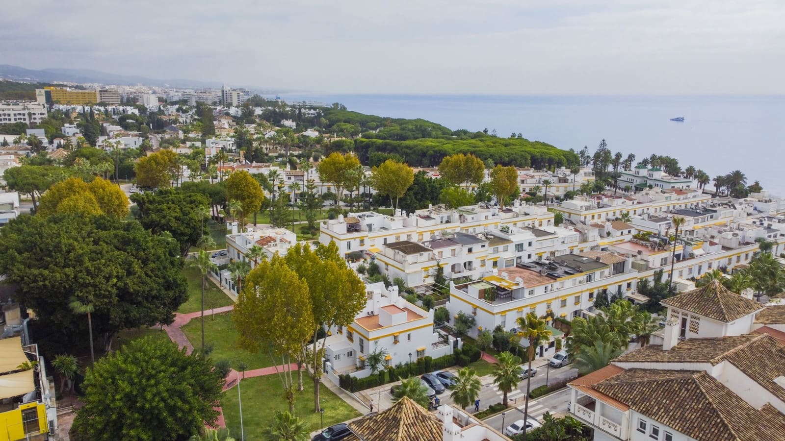 4 soverom Kjedet enebolig til salgs i Marbella med svømmebasseng garasje - € 2 600 000 (Ref: 8942563)