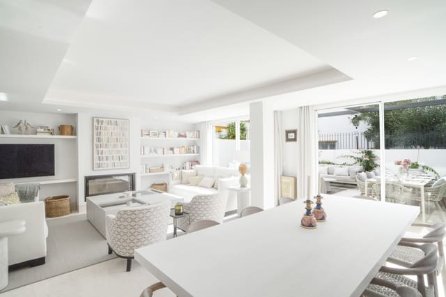 4 makuuhuone Paritalo myytävänä paikassa Lomas De Marbella, Marbella mukana uima-altaan 
autotalli - 2 600 000 € (Ref: 8942563)