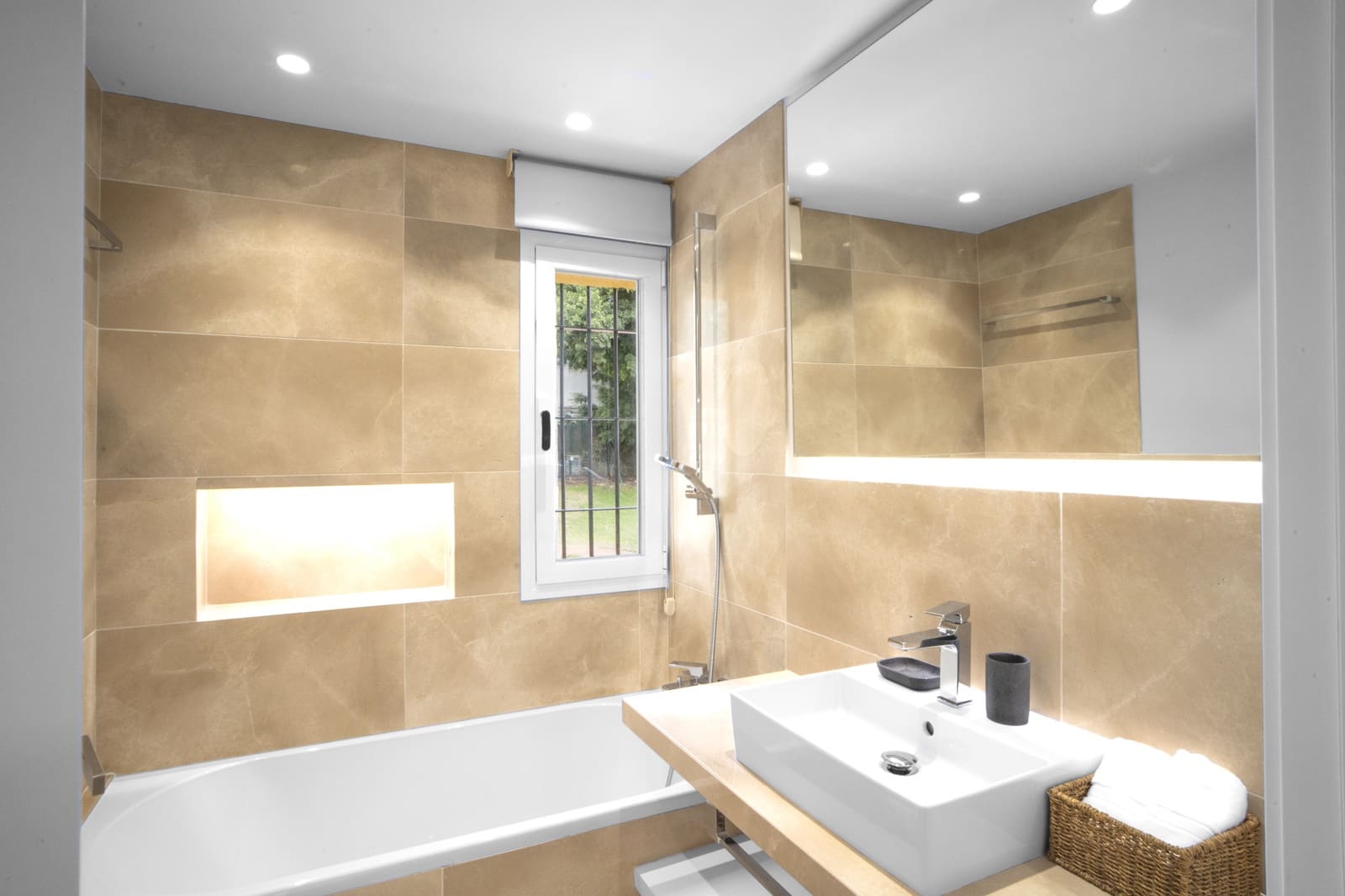 4 bedroom Semi-detached Villa for sale in Marbella with pool garage - € 2,600,000 (Ref: 8942563)