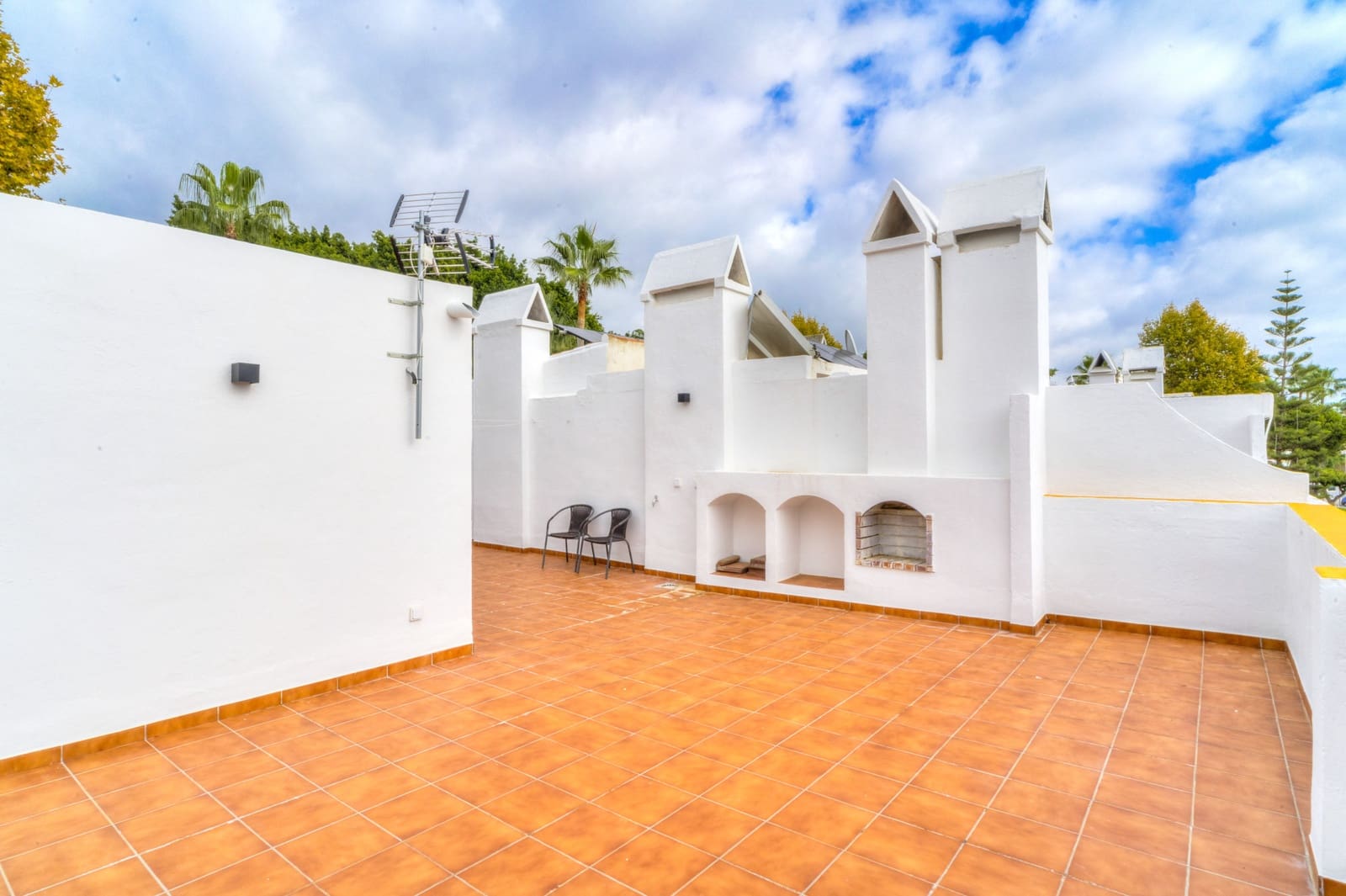 4 bedroom Semi-detached Villa for sale in Marbella with pool garage - € 2,600,000 (Ref: 8942563)