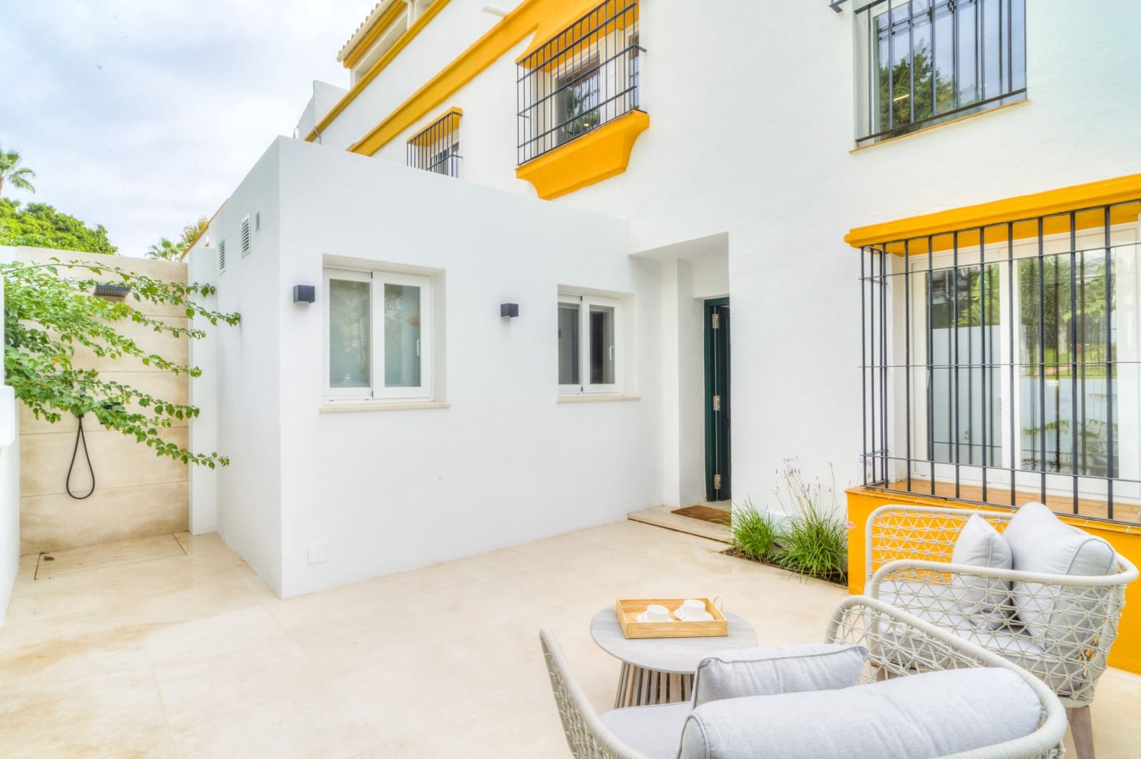 4 bedroom Semi-detached Villa for sale in Marbella with pool garage - € 2,600,000 (Ref: 8942563)