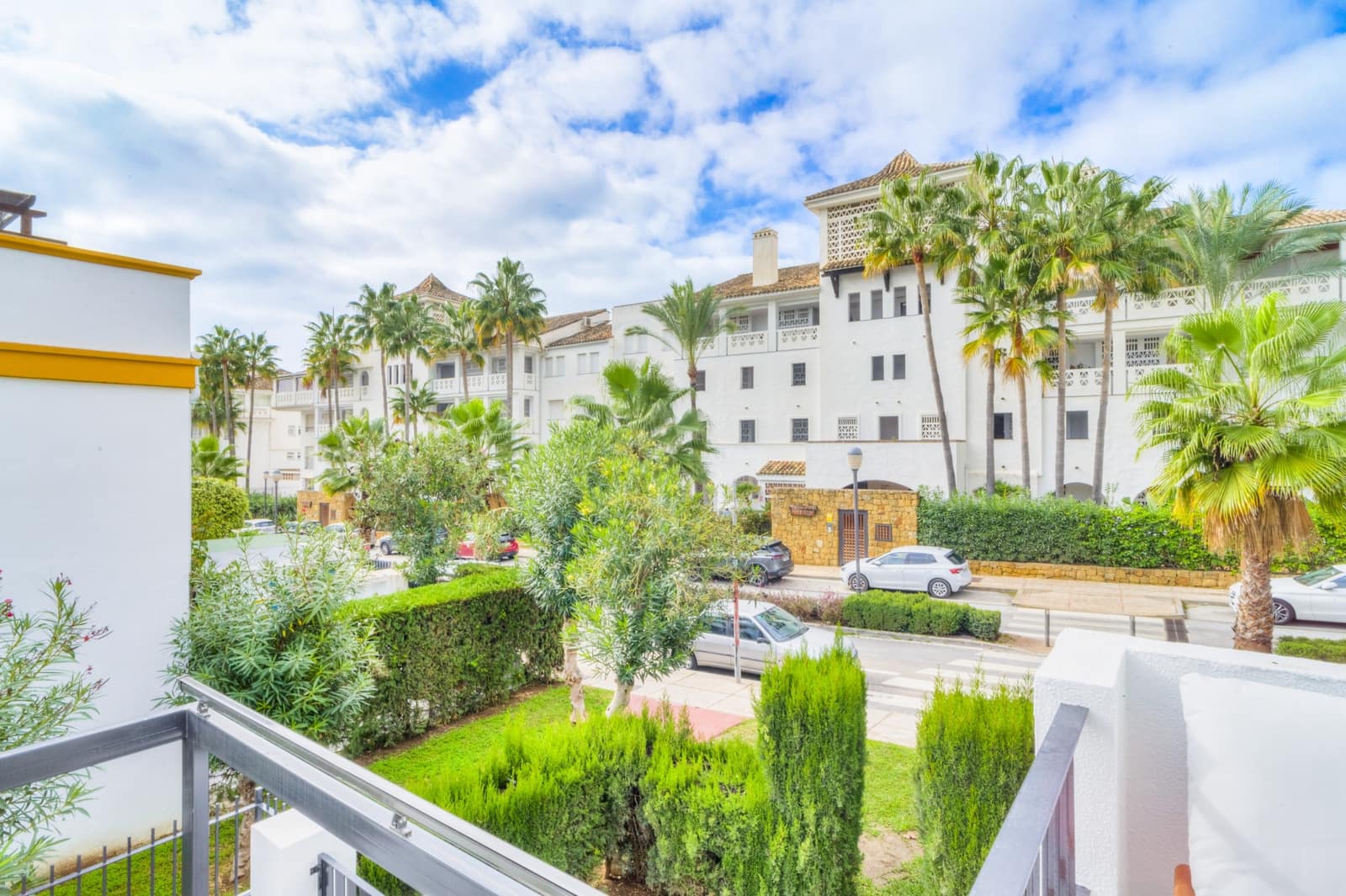 4 bedroom Semi-detached Villa for sale in Marbella with pool garage - € 2,600,000 (Ref: 8942563)