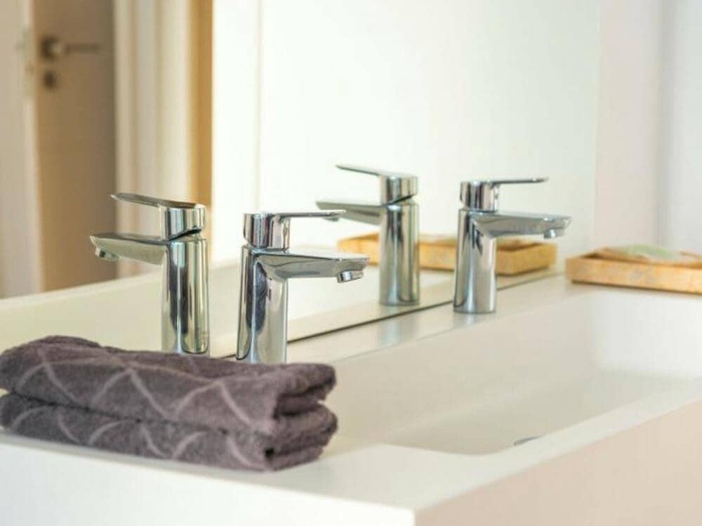 4 soveværelse Semi-Rækkehus til leje i Marbella med swimmingpool garage - € 6.000 (Ref: 8948450)