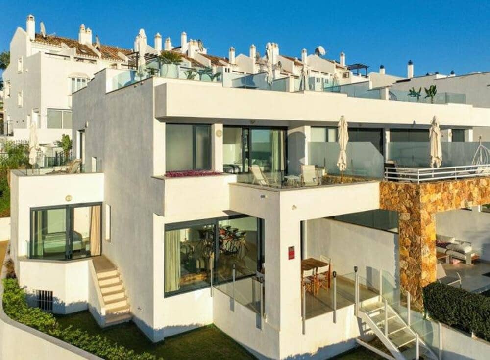 4 soveværelse Semi-Rækkehus til leje i Marbella med swimmingpool garage - € 6.000 (Ref: 8948450)