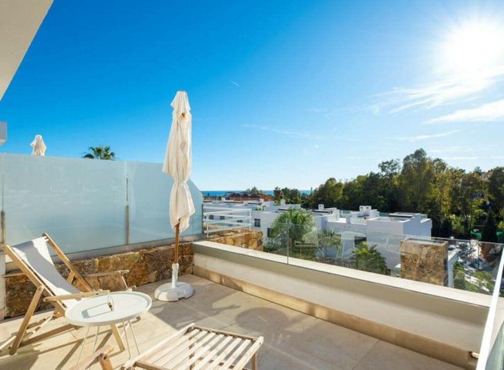 4 soveværelse Semi-Rækkehus til leje i Marbella med swimmingpool garage - € 6.000 (Ref: 8948450)