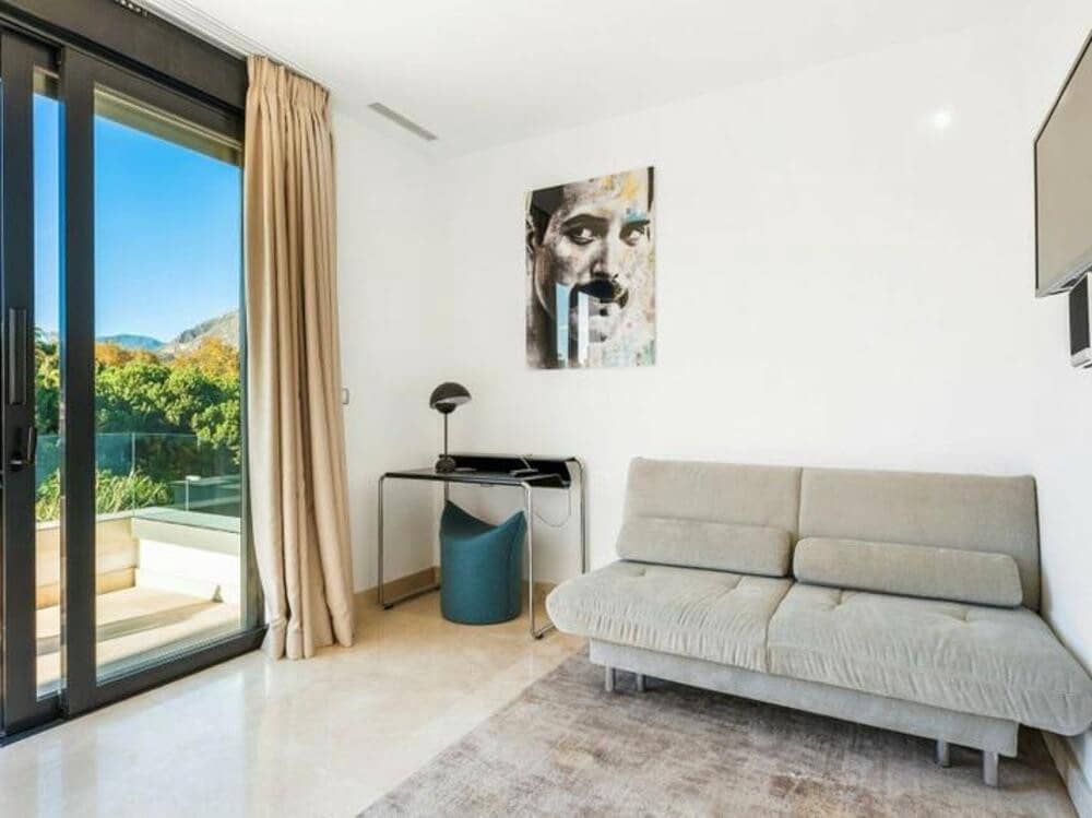 4 soveværelse Semi-Rækkehus til leje i Marbella med swimmingpool garage - € 6.000 (Ref: 8948450)