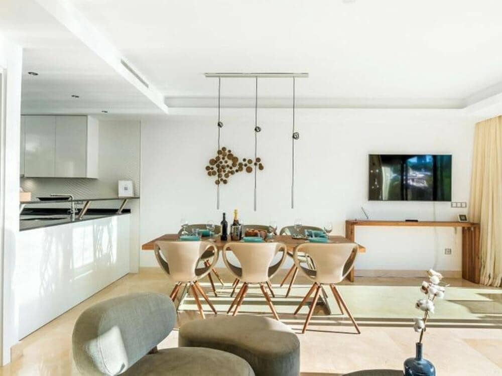 4 soveværelse Semi-Rækkehus til leje i Marbella med swimmingpool garage - € 6.000 (Ref: 8948450)