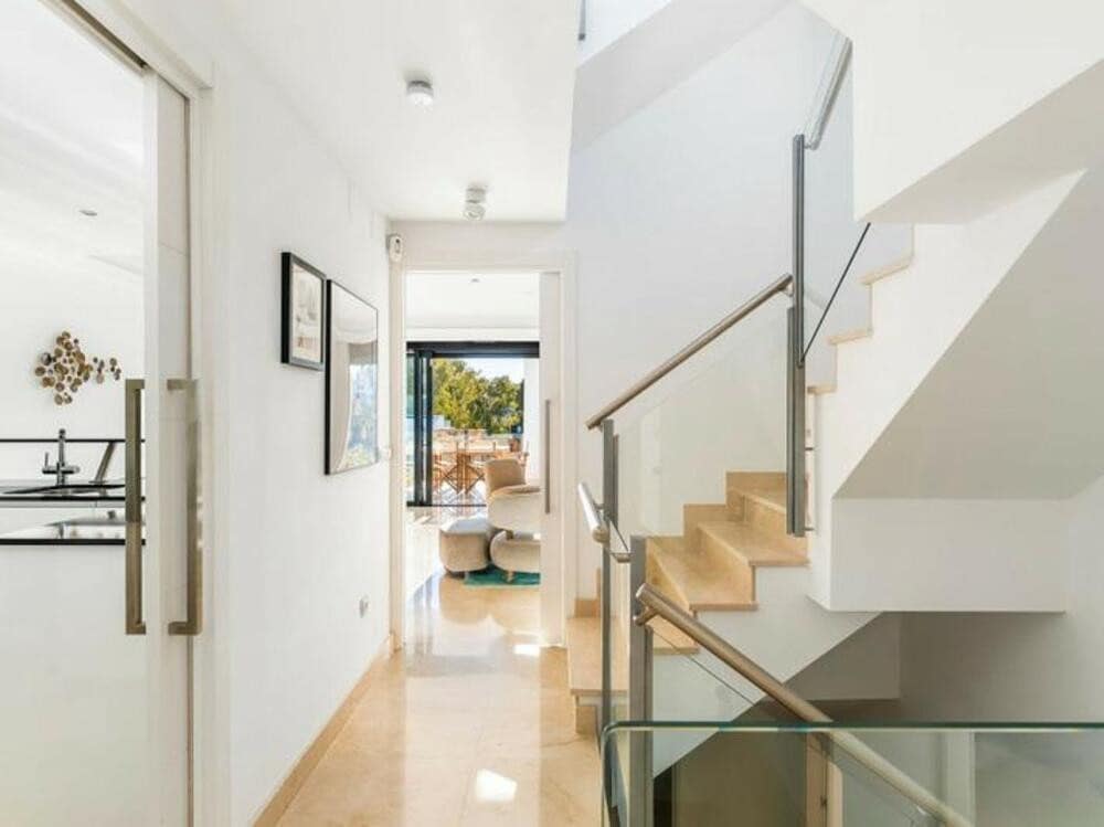 4 soveværelse Semi-Rækkehus til leje i Marbella med swimmingpool garage - € 6.000 (Ref: 8948450)