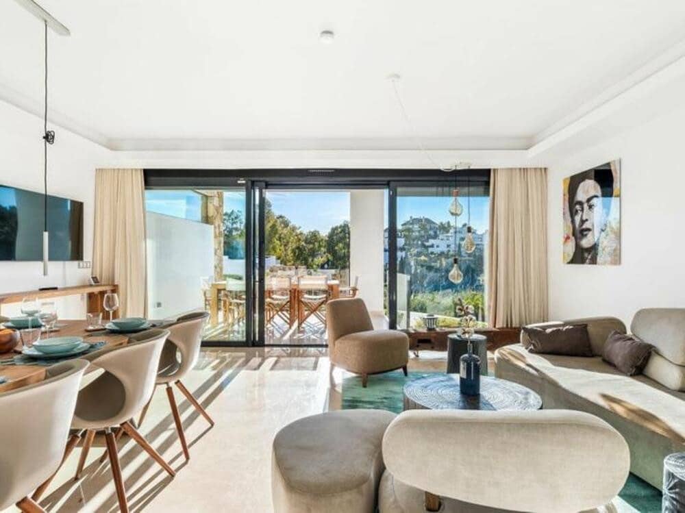 4 soveværelse Semi-Rækkehus til leje i Marbella med swimmingpool garage - € 6.000 (Ref: 8948450)