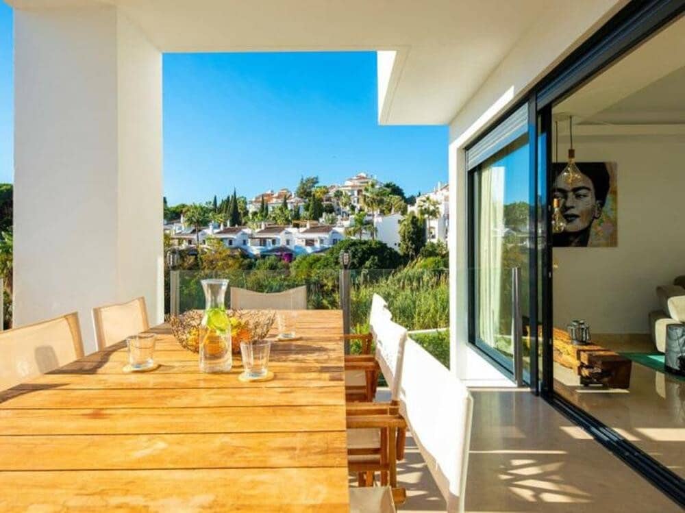 4 soveværelse Semi-Rækkehus til leje i Marbella med swimmingpool garage - € 6.000 (Ref: 8948450)