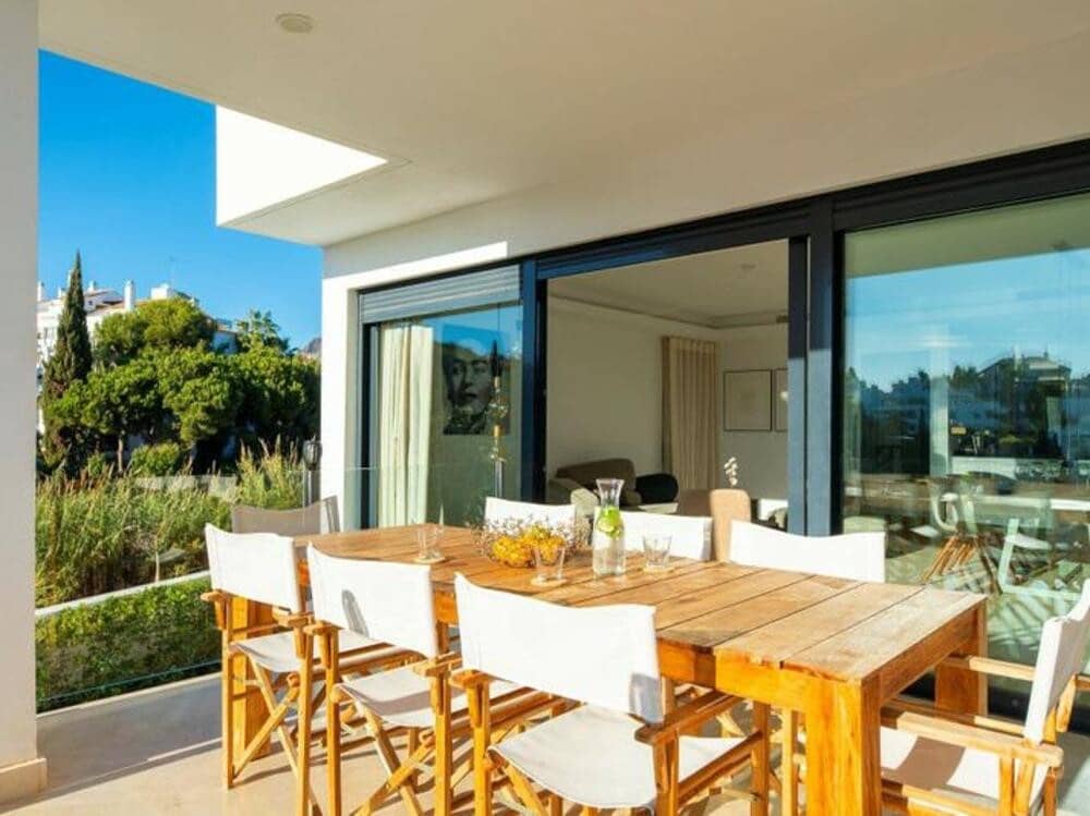 4 soveværelse Semi-Rækkehus til leje i Marbella med swimmingpool garage - € 6.000 (Ref: 8948450)