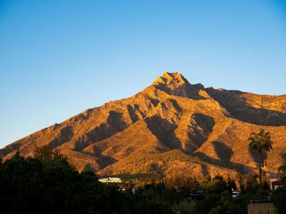 4 soveværelse Semi-Rækkehus til leje i Marbella med swimmingpool garage - € 6.000 (Ref: 8948450)