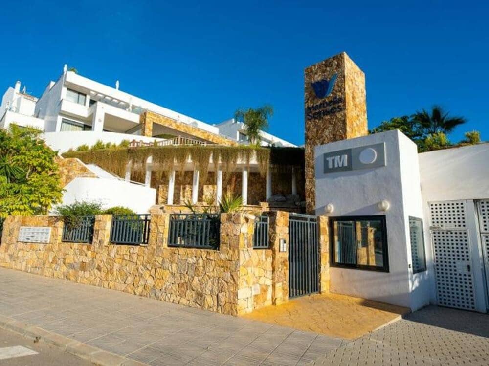 4 soveværelse Semi-Rækkehus til leje i Marbella med swimmingpool garage - € 6.000 (Ref: 8948450)