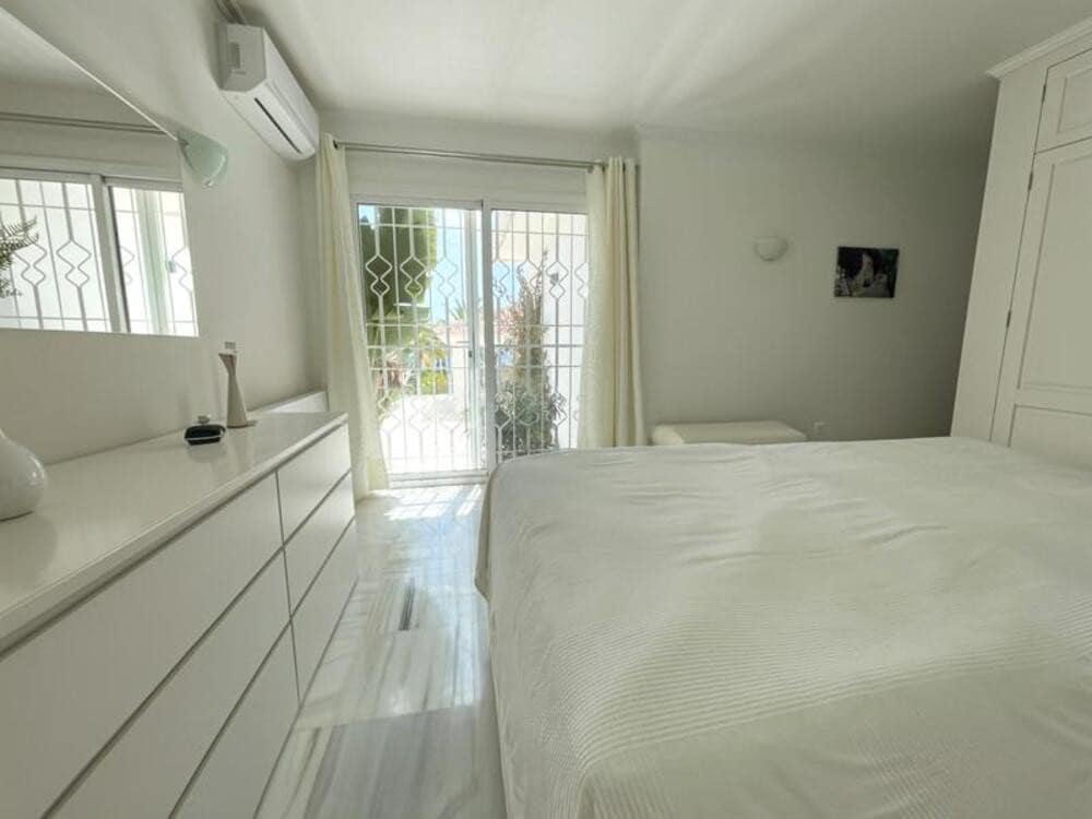 7 slaapkamer Villa te koop in Estepona met zwembad garage - € 1.575.000 (Ref: 8948451)