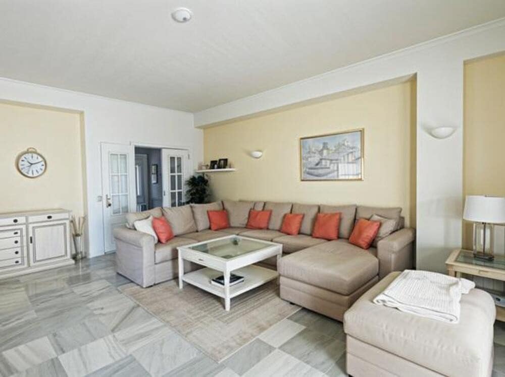 7 sypialnia Willa na sprzedaż w Estepona z basenem garażem - 1 575 000 € (Ref: 8948451)