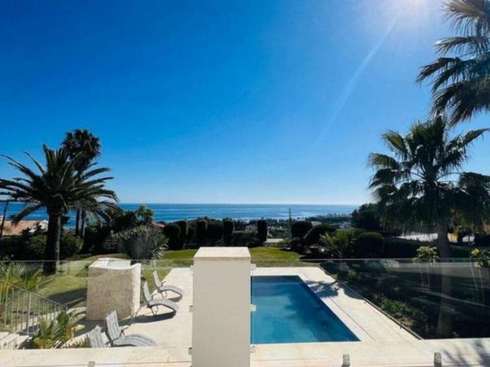 7 sypialnia Willa na sprzedaż w Estepona z basenem garażem - 1 575 000 € (Ref: 8948451)