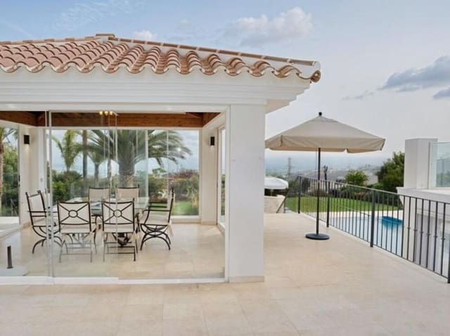 Chalet de 7 habitaciones en Guadalobón, Estepona en venta con piscina garaje - 1.575.000 € (Ref: 8948451)