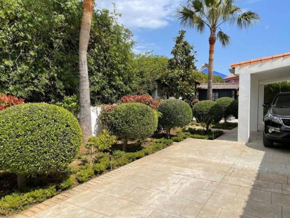 7 sypialnia Willa na sprzedaż w Estepona z basenem garażem - 1 575 000 € (Ref: 8948451)