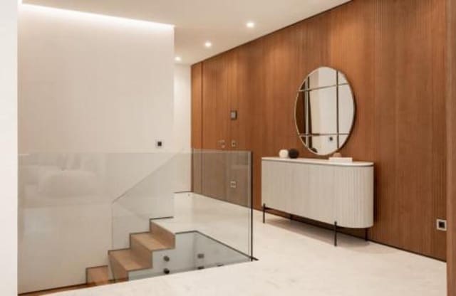 4 bedroom Apartment for rent in Lomas De Marbella, Marbella with pool garage - € 25,000 (Ref: 8948455)