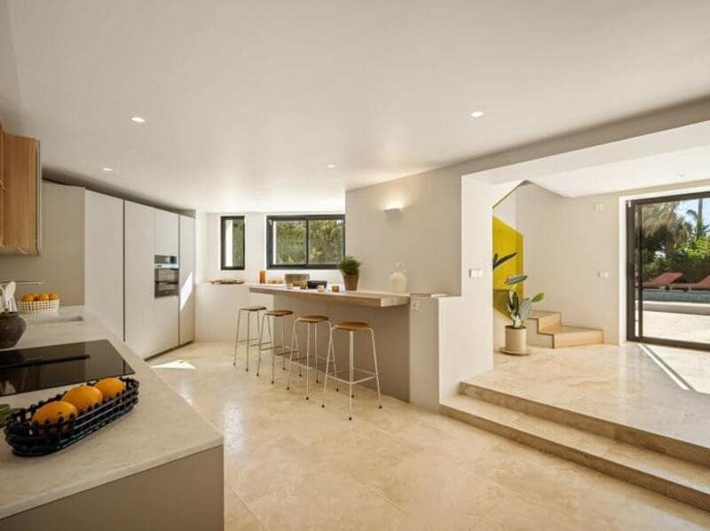 4 soveværelse Villa til salg i Nueva Andalucia med swimmingpool garage - € 3.100.000 (Ref: 8949999)