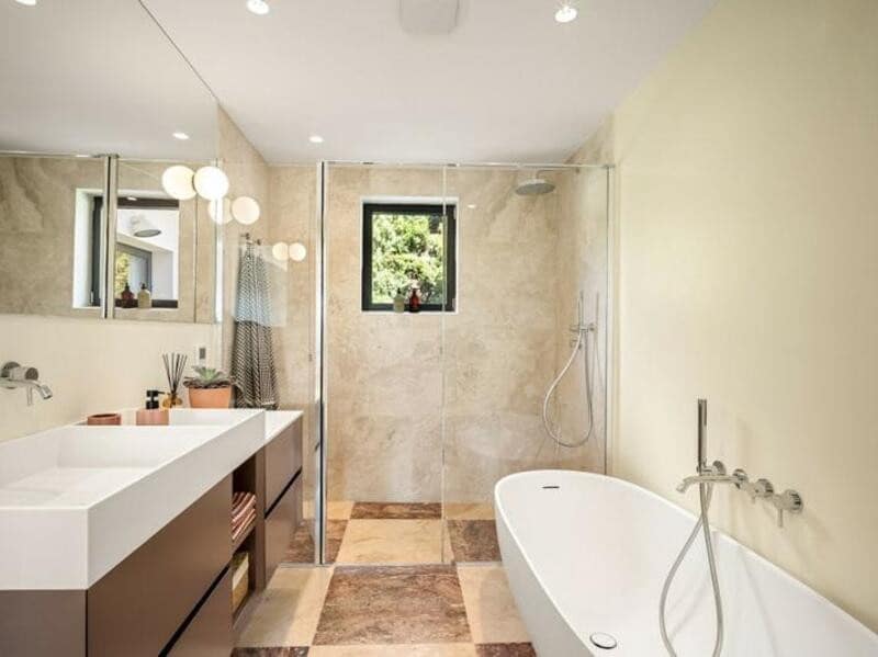 4 soveværelse Villa til salg i Nueva Andalucia med swimmingpool garage - € 3.100.000 (Ref: 8949999)