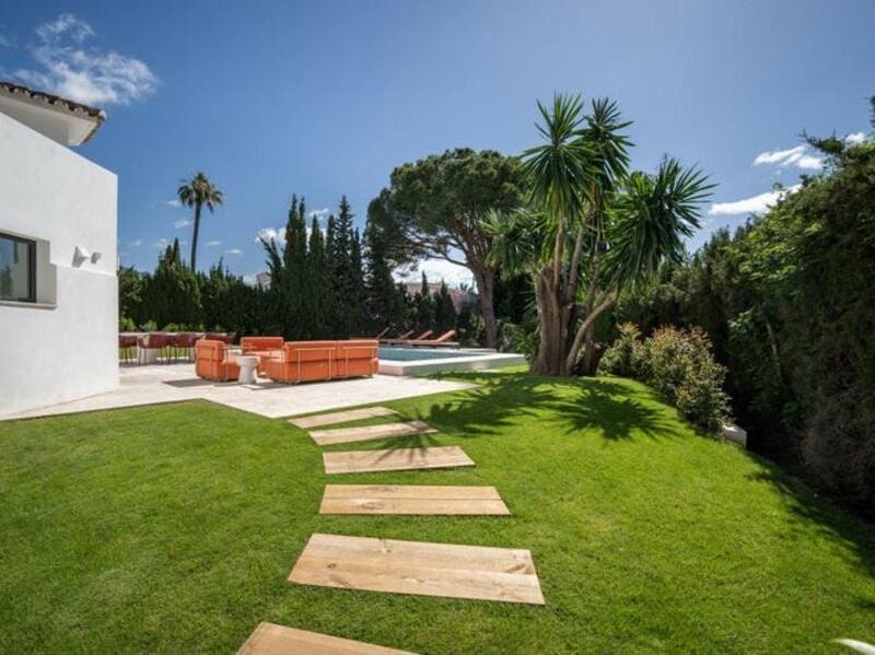 4 soveværelse Villa til salg i Nueva Andalucia med swimmingpool garage - € 3.100.000 (Ref: 8949999)