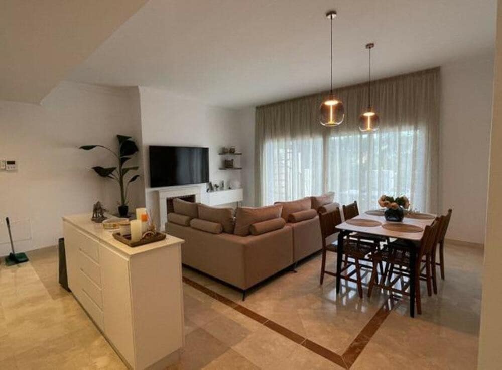 3 soveværelse Lejlighed til leje i Benahavis med swimmingpool garage - € 3.500 (Ref: 8950001)