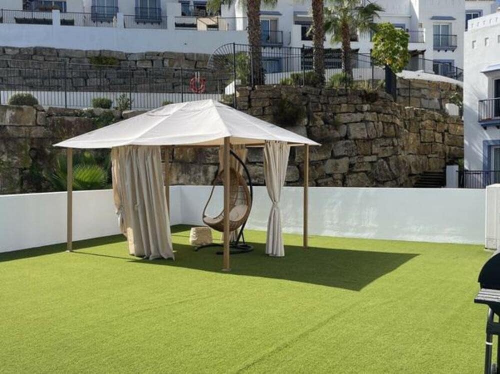 3 slaapkamer Appartement te huur in Benahavis met zwembad garage - € 3.500 (Ref: 8950001)
