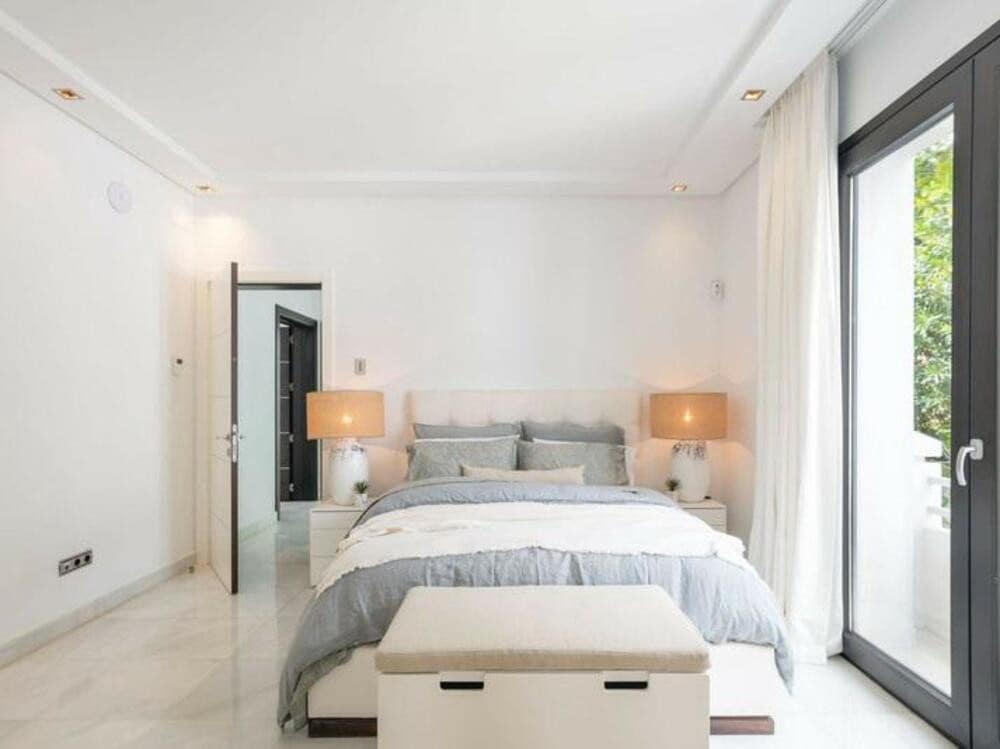 5 soveværelse Villa til leje i Nueva Andalucia med swimmingpool garage - € 16.000 (Ref: 8954008)