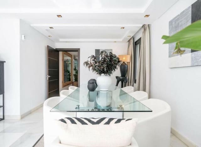 5 soveværelse Villa til leje i Las Brisas, Marbella med swimmingpool garage - € 16.000 (Ref: 8954008)