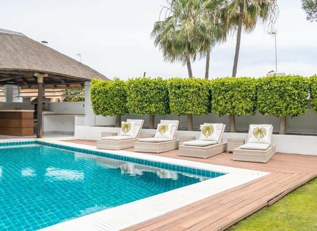 5 soveværelse Villa til leje i Las Brisas, Marbella med swimmingpool garage - € 16.000 (Ref: 8954008)