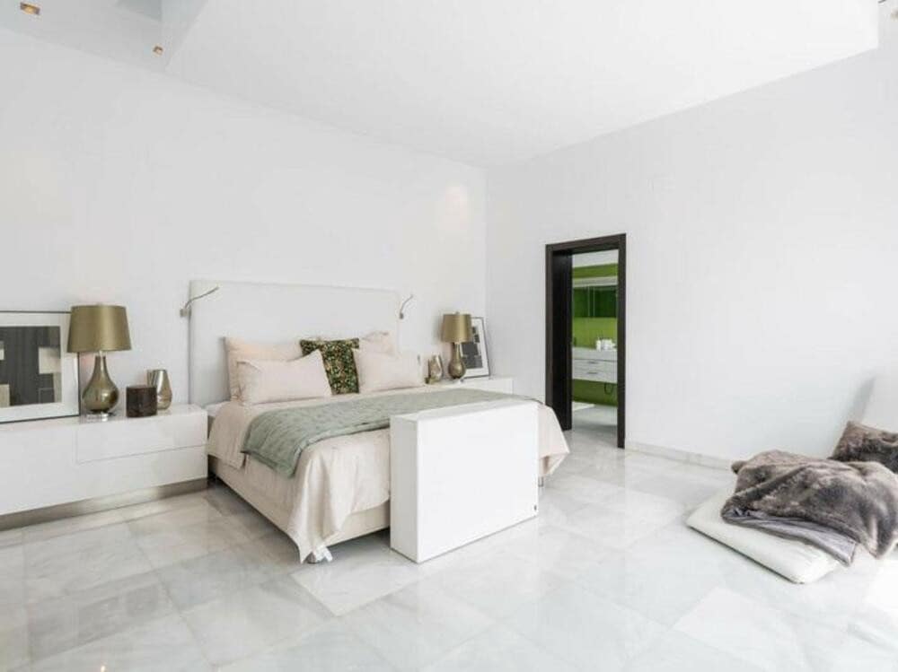 5 soveværelse Villa til leje i Nueva Andalucia med swimmingpool garage - € 16.000 (Ref: 8954008)