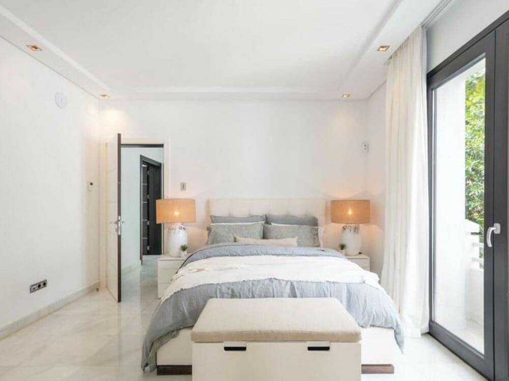 5 soveværelse Villa til leje i Nueva Andalucia med swimmingpool garage - € 16.000 (Ref: 8954008)