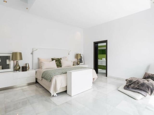 5 soveværelse Villa til leje i Las Brisas, Marbella med swimmingpool garage - € 16.000 (Ref: 8954008)