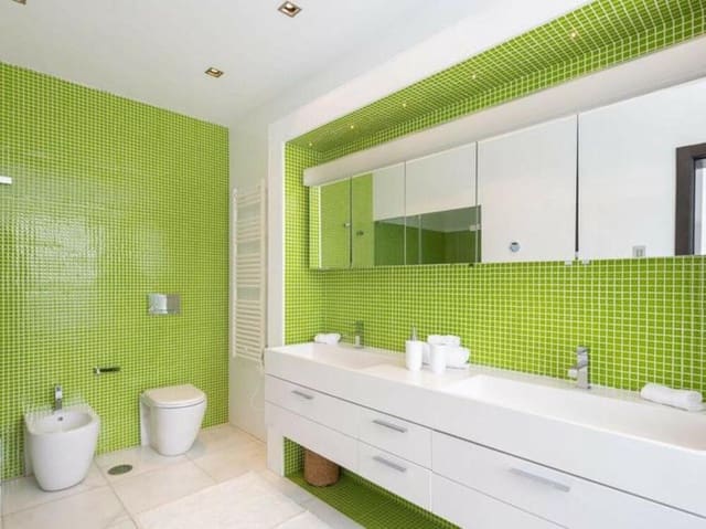 5 soveværelse Villa til leje i Las Brisas, Marbella med swimmingpool garage - € 16.000 (Ref: 8954008)