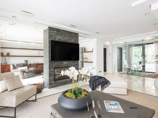 5 soveværelse Villa til leje i Las Brisas, Marbella med swimmingpool garage - € 16.000 (Ref: 8954008)