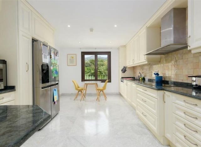 2 quarto Apartamento para arrendar em Sierra Blanca, Marbella com piscina garagem - 4 000 € (Ref: 8954010)