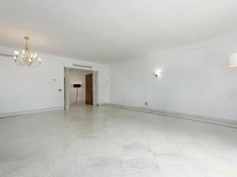 2 slaapkamer Appartement te huur in Golden Mile met zwembad garage - € 4.000 (Ref: 8954010)