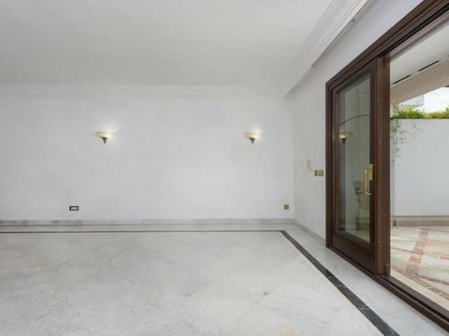 2 quarto Apartamento para arrendar em Sierra Blanca, Marbella com piscina garagem - 4 000 € (Ref: 8954010)