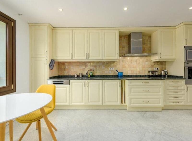 2 slaapkamer Appartement te huur in Golden Mile met zwembad garage - € 4.000 (Ref: 8954010)