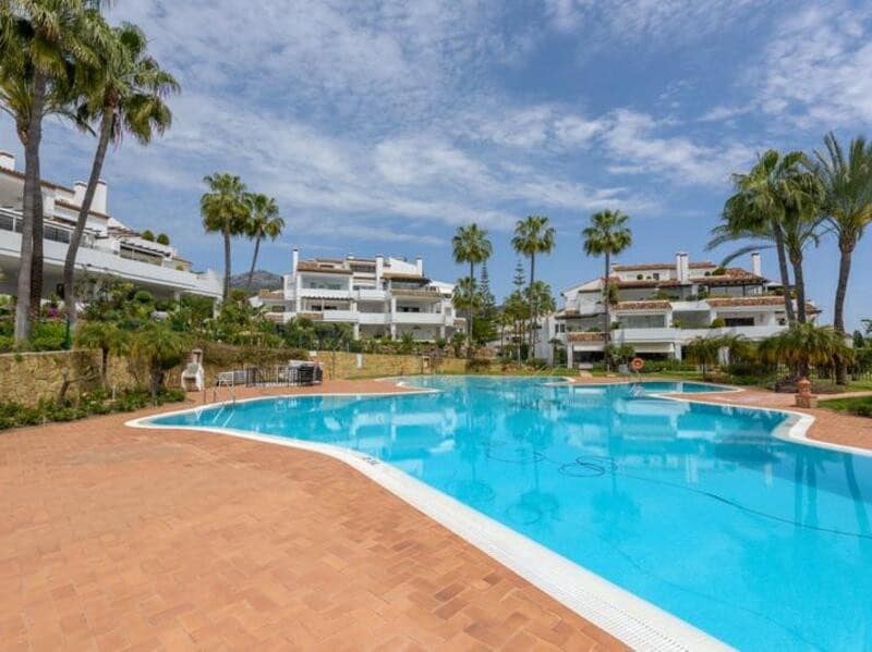 2 slaapkamer Appartement te huur in Golden Mile met zwembad garage - € 4.000 (Ref: 8954010)