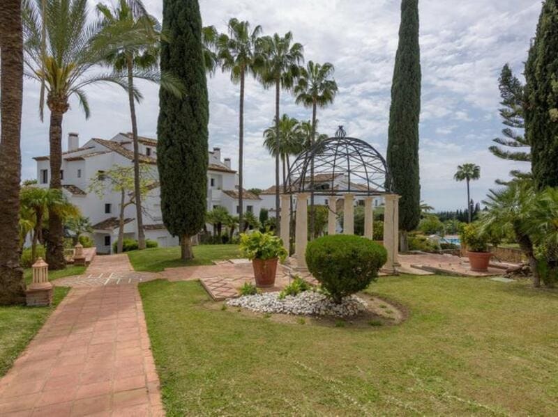 2 slaapkamer Appartement te huur in Golden Mile met zwembad garage - € 4.000 (Ref: 8954010)