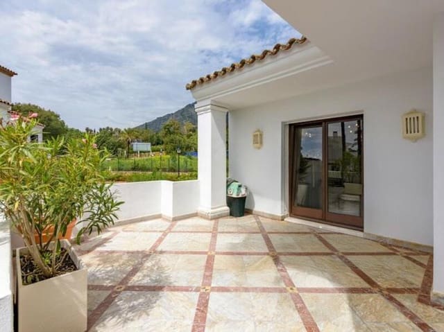 2 quarto Apartamento para arrendar em Sierra Blanca, Marbella com piscina garagem - 4 000 € (Ref: 8954010)