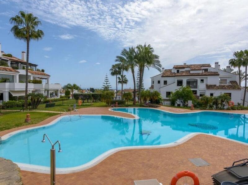 2 slaapkamer Appartement te huur in Golden Mile met zwembad garage - € 4.000 (Ref: 8954010)