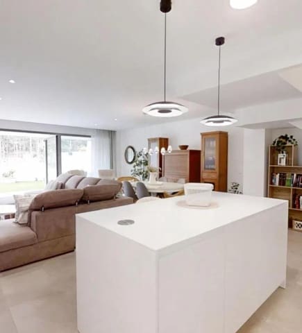 3 slaapkamer Halfvrijstaande villa te huur in El Chaparral, Mijas met zwembad garage - € 4.100 (Ref: 8956554)