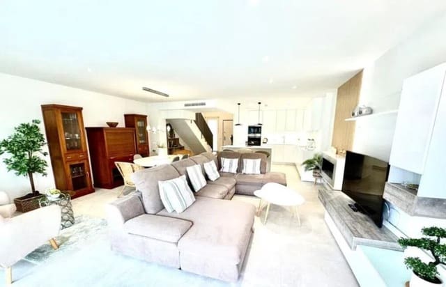 3 slaapkamer Halfvrijstaande villa te huur in El Chaparral, Mijas met zwembad garage - € 4.100 (Ref: 8956554)