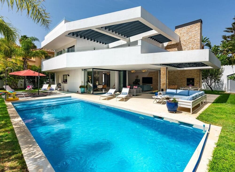 5 sypialnia Willa na sprzedaż w Nueva Andalucia z basenem garażem - 1 895 000 € (Ref: 8967927)